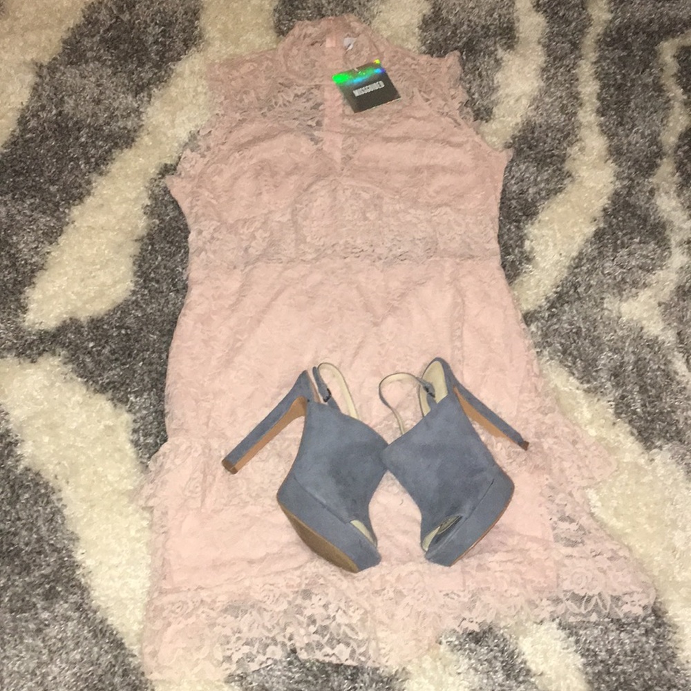 WOW!! ...Enticing little blush pink dress.